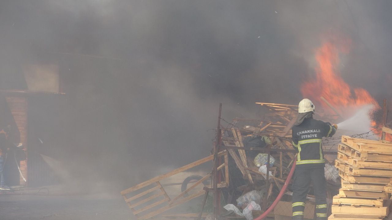 Çanakkale'de Sanayi Sitesinde Korkutan Yangın - Sayfa 7