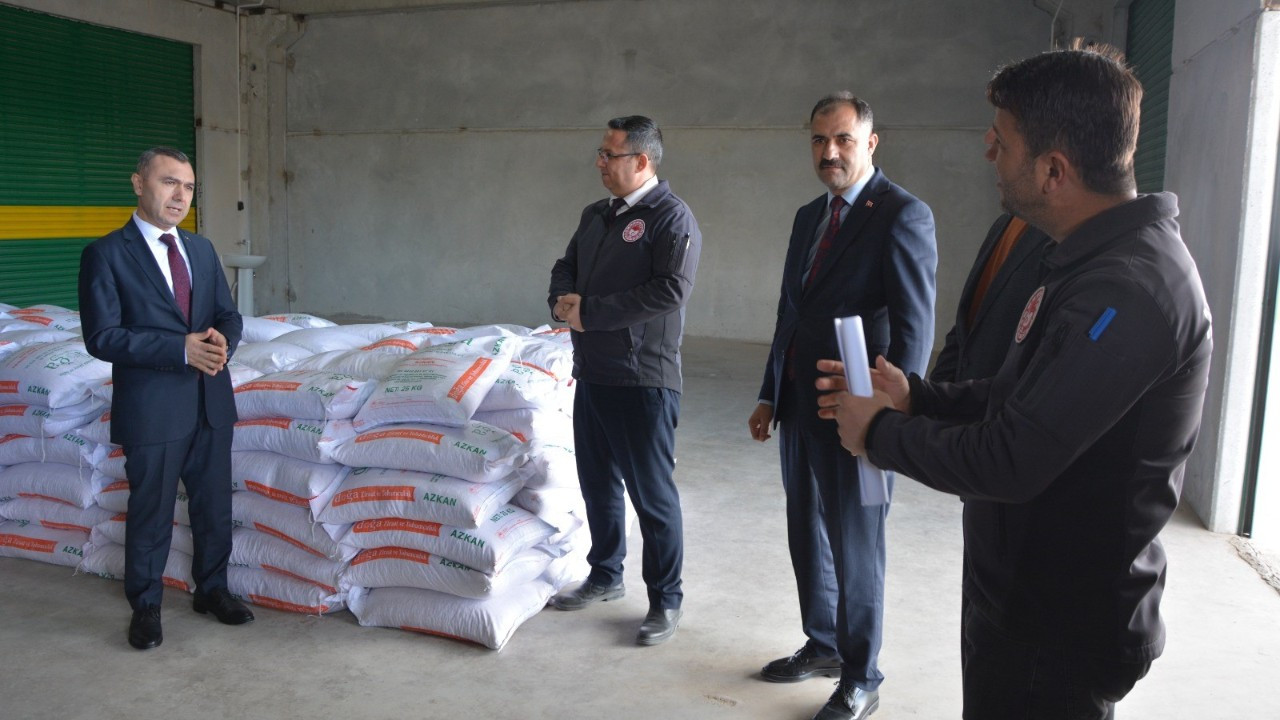 Demirci’de Çiftçilere Yüzde 75 Hibeli Nohut Tohumu Dağıtıldı