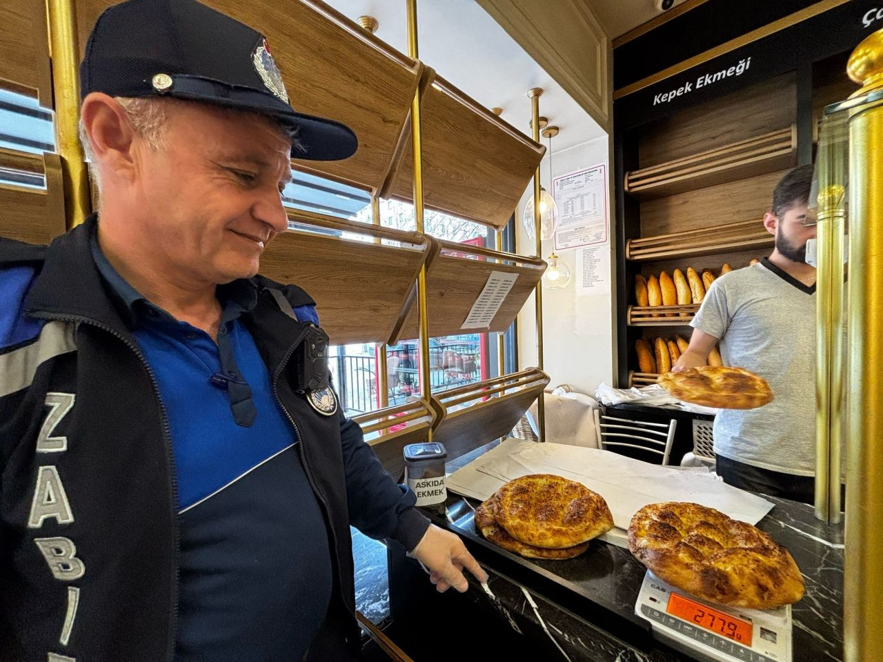 Çorum’da Fırınlarda Hijyen ve Gramaj Denetimleri Aralıksız Sürüyor - Sayfa 4