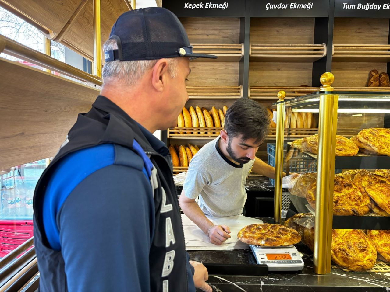 Çorum’da Fırınlarda Hijyen ve Gramaj Denetimleri Aralıksız Sürüyor - Sayfa 3