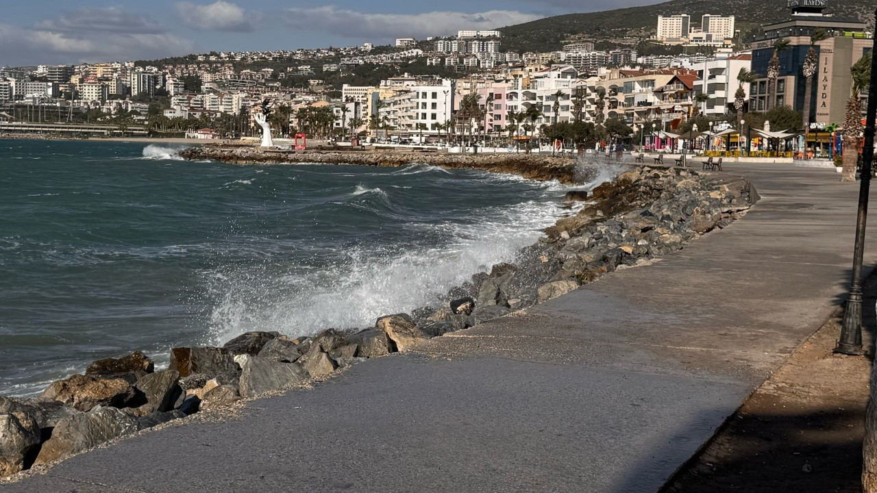 Kuşadası’nda Hava Bir Günde Değişti: Yazdan Kışa Döndü