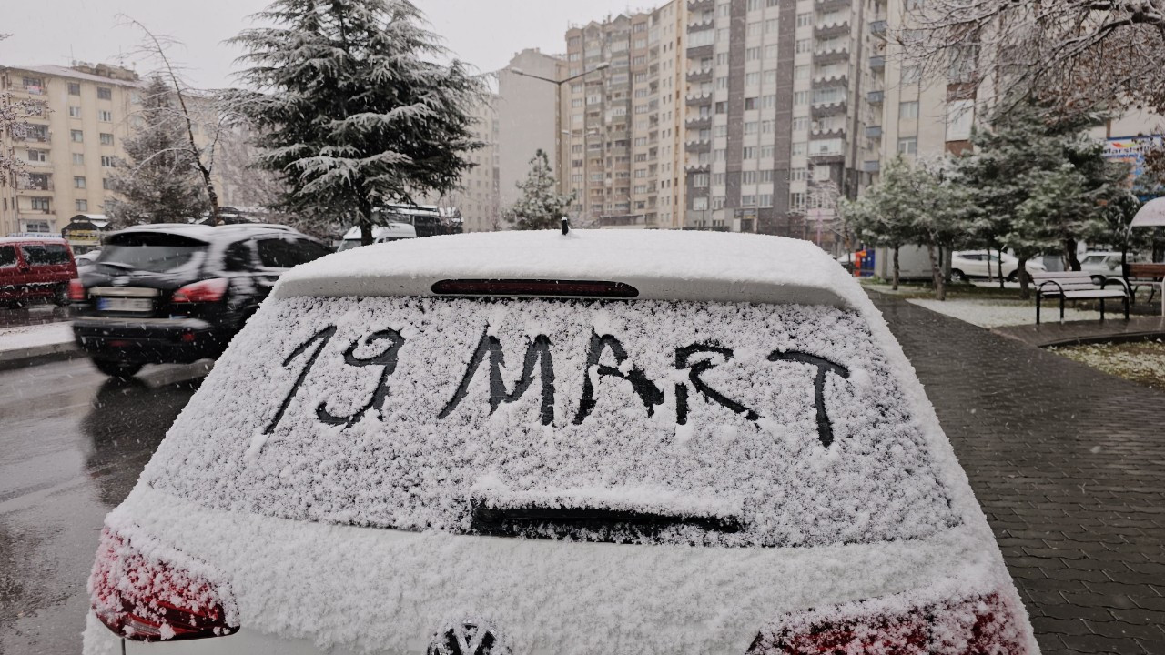 Kayseri'de Mart Karı Etkili Oldu, Kent Beyaza Büründü