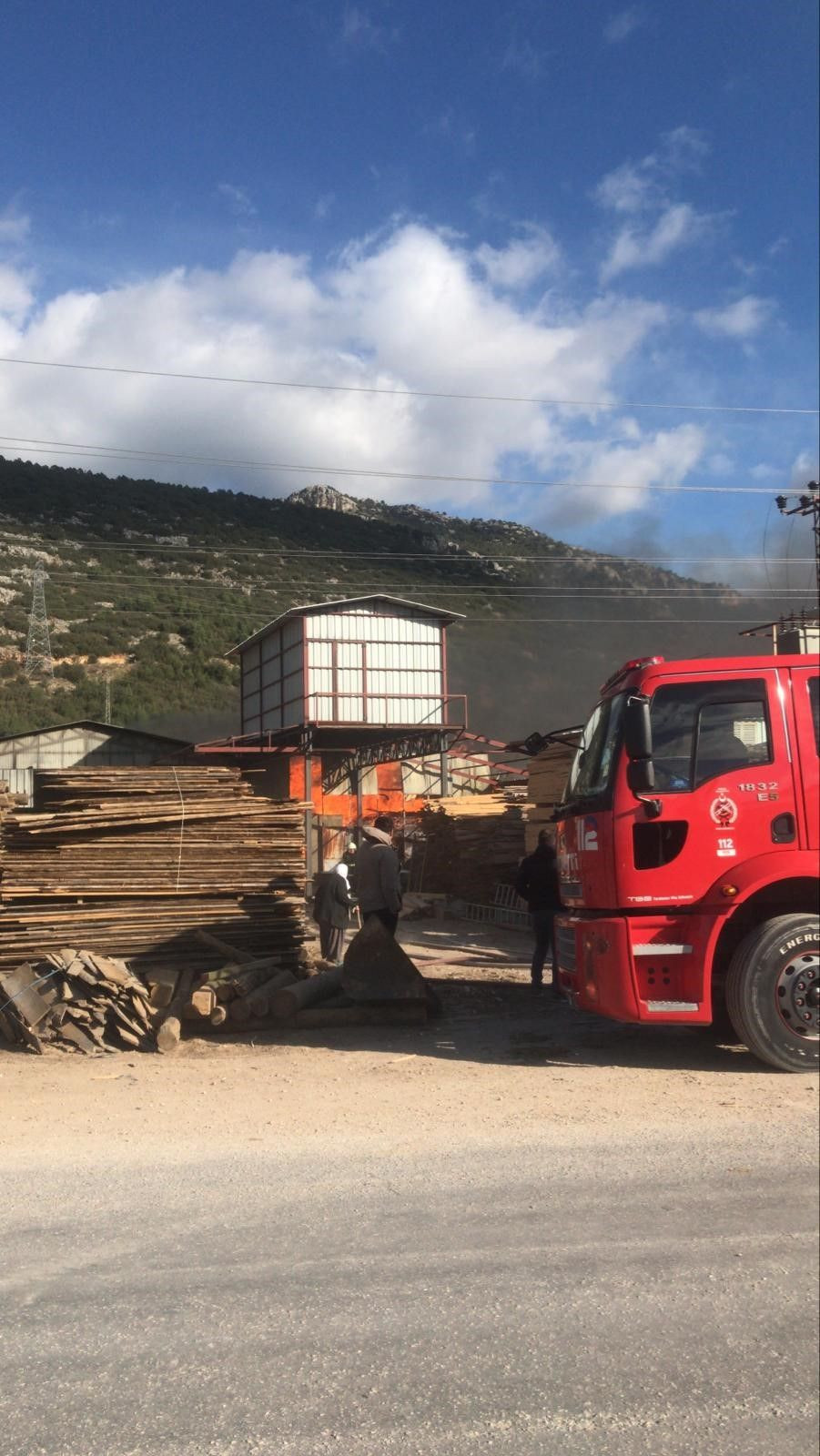 Burdur'da Kereste Fabrikasında Korkutan Yangın - Sayfa 1