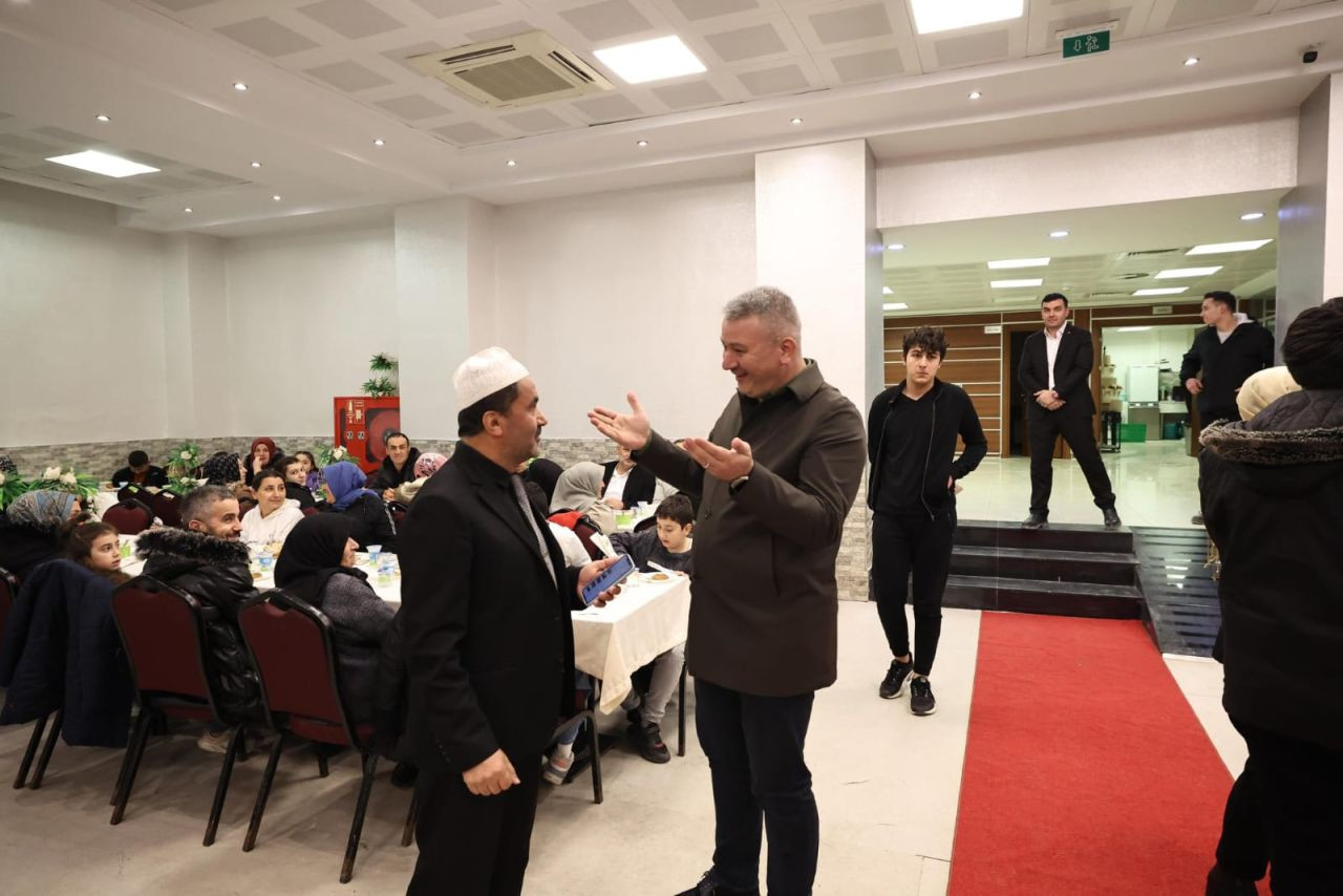 Başkan Osman Çelik’ten Samsunlular Derneği’ne İftar Ziyareti - Sayfa 1
