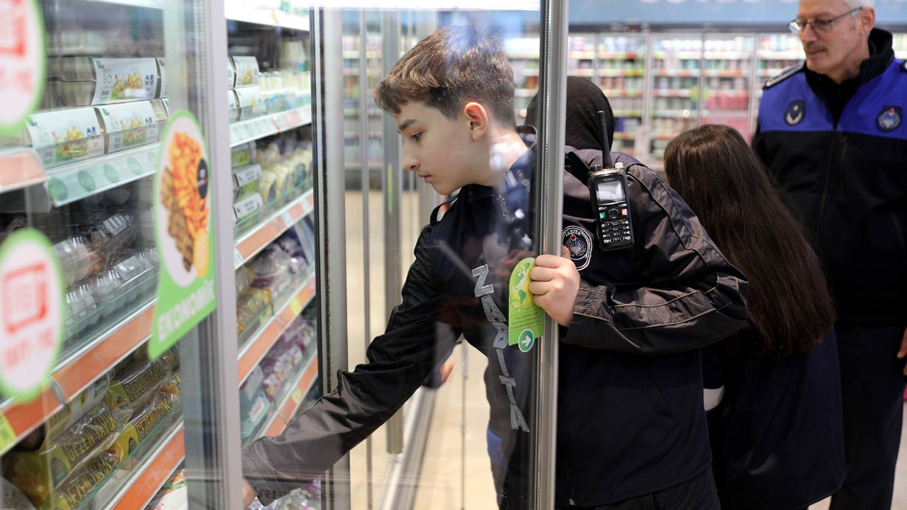 Sakarya’da Çocuk Zabıtalar Denetime Çıktı: Marketlerde Tek Tek Kontrol Ettiler