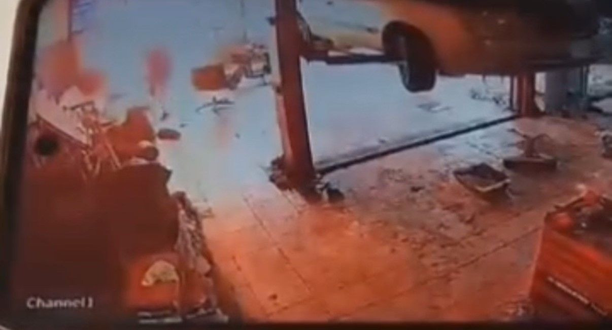 Sobaya Benzin Döktü, Parlayan Alevden Son Anda Kurtuldu - Sayfa 1