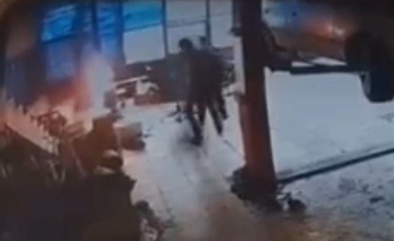 Sobaya Benzin Döktü, Parlayan Alevden Son Anda Kurtuldu - Sayfa 2