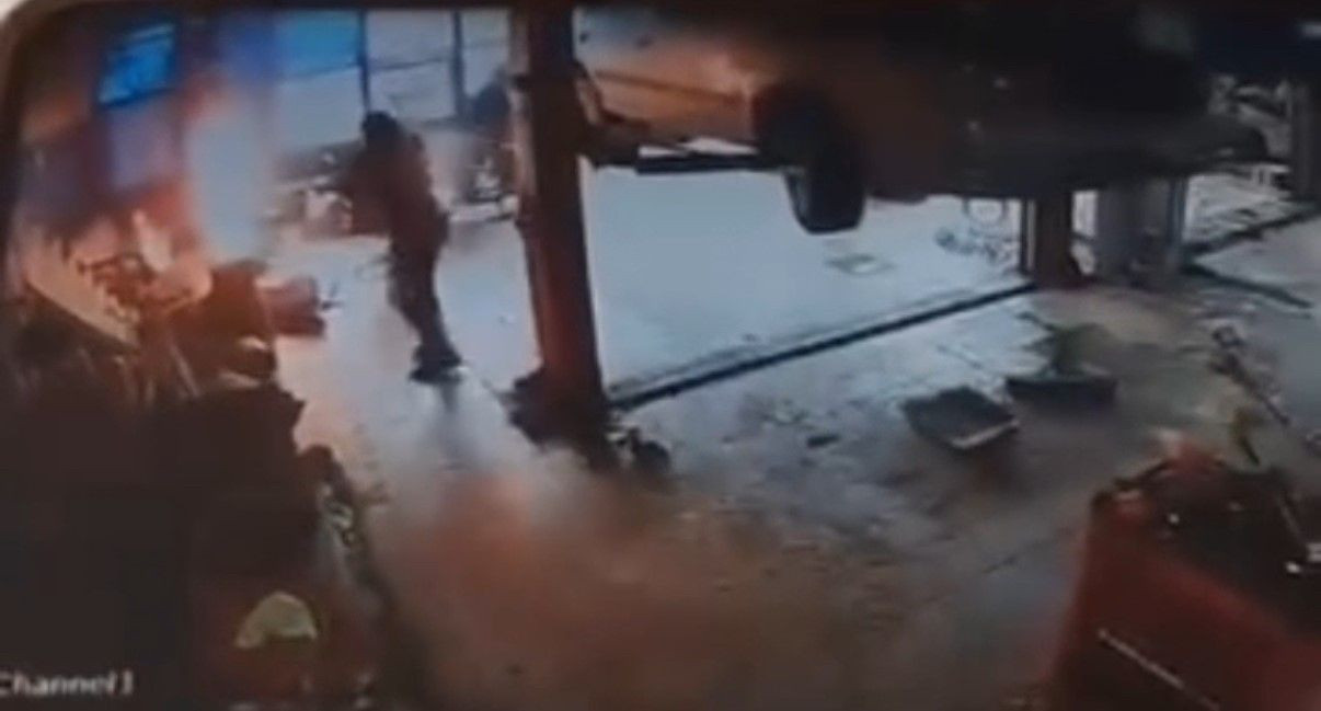 Sobaya Benzin Döktü, Parlayan Alevden Son Anda Kurtuldu - Sayfa 4