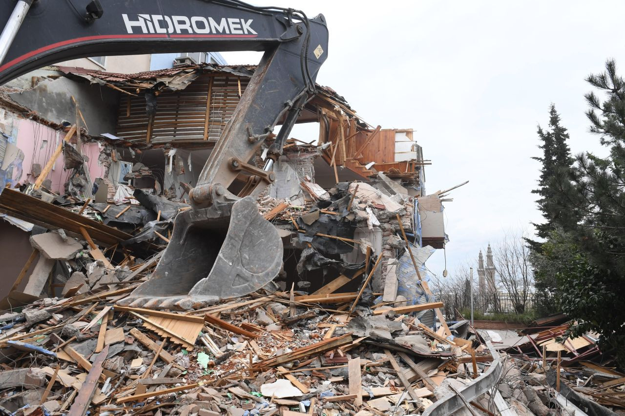 Bursa'da Tarihi Surları Tehdit Eden Riskli Bina Yıkıldı - Sayfa 3