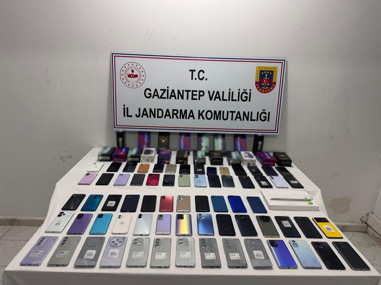 Gaziantep'te 2 Milyon Liralık Kaçak Telefon Operasyonu - Sayfa 1