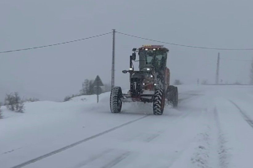 Tunceli’de Kar Yağışı Nedeniyle Kapanan Köy Yolları Açılıyor - Sayfa 1