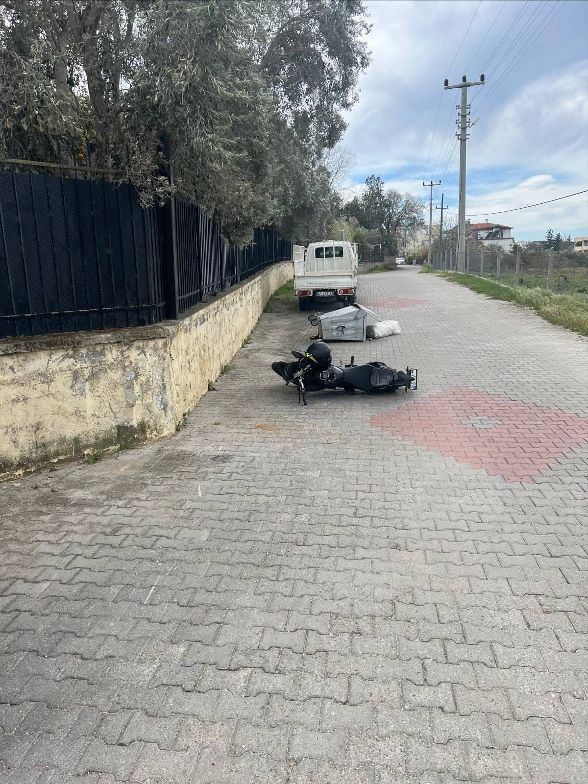 Antalya’da Kontrolden Çıkan Motosiklet Duvara Çarptı: 1 Yaralı - Sayfa 1