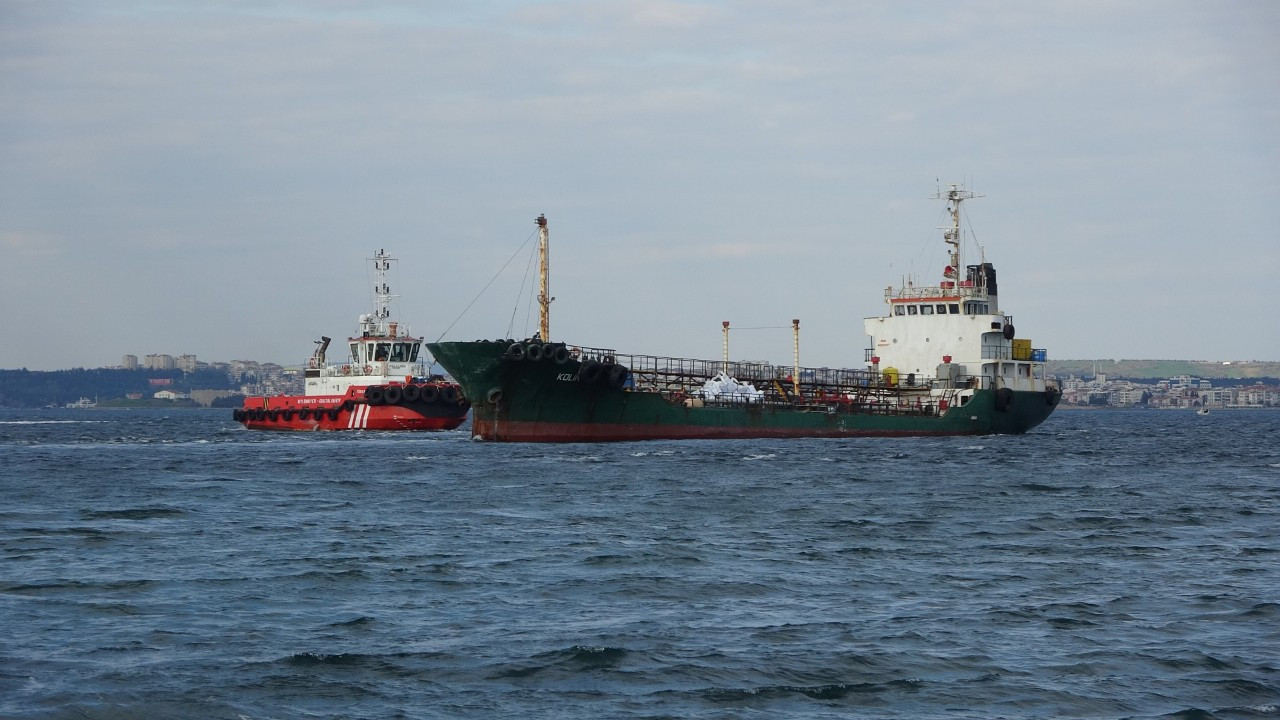 Çanakkale Boğazı’nda Karaya Oturan Tanker Başarıyla Kurtarıldı