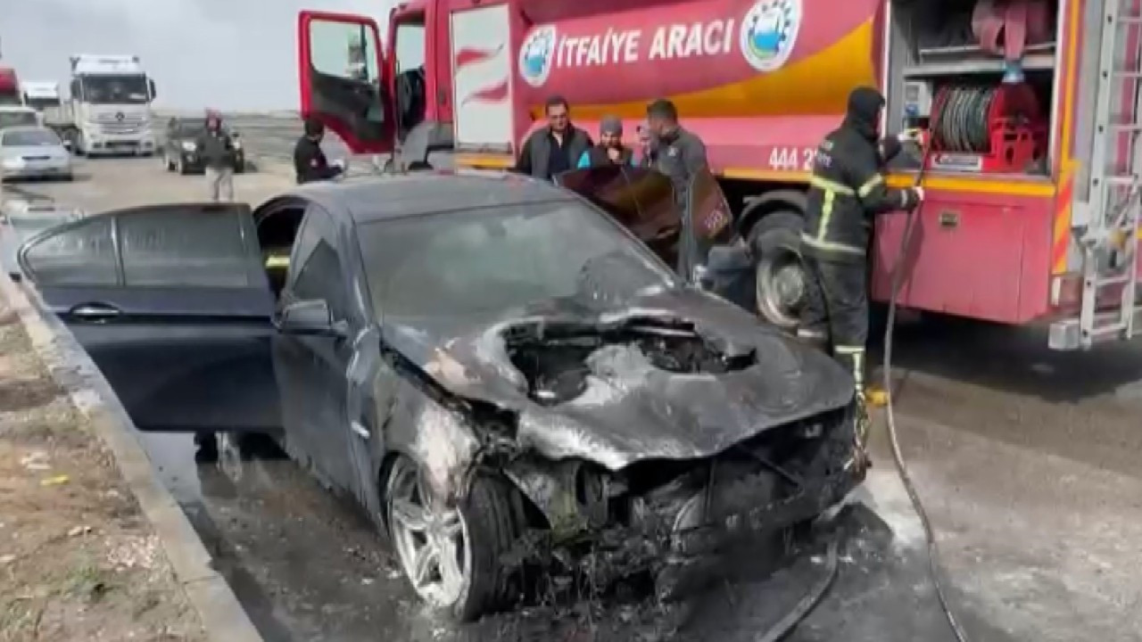 Aksaray’da Seyir Halindeki Otomobil Alevlere Teslim Oldu