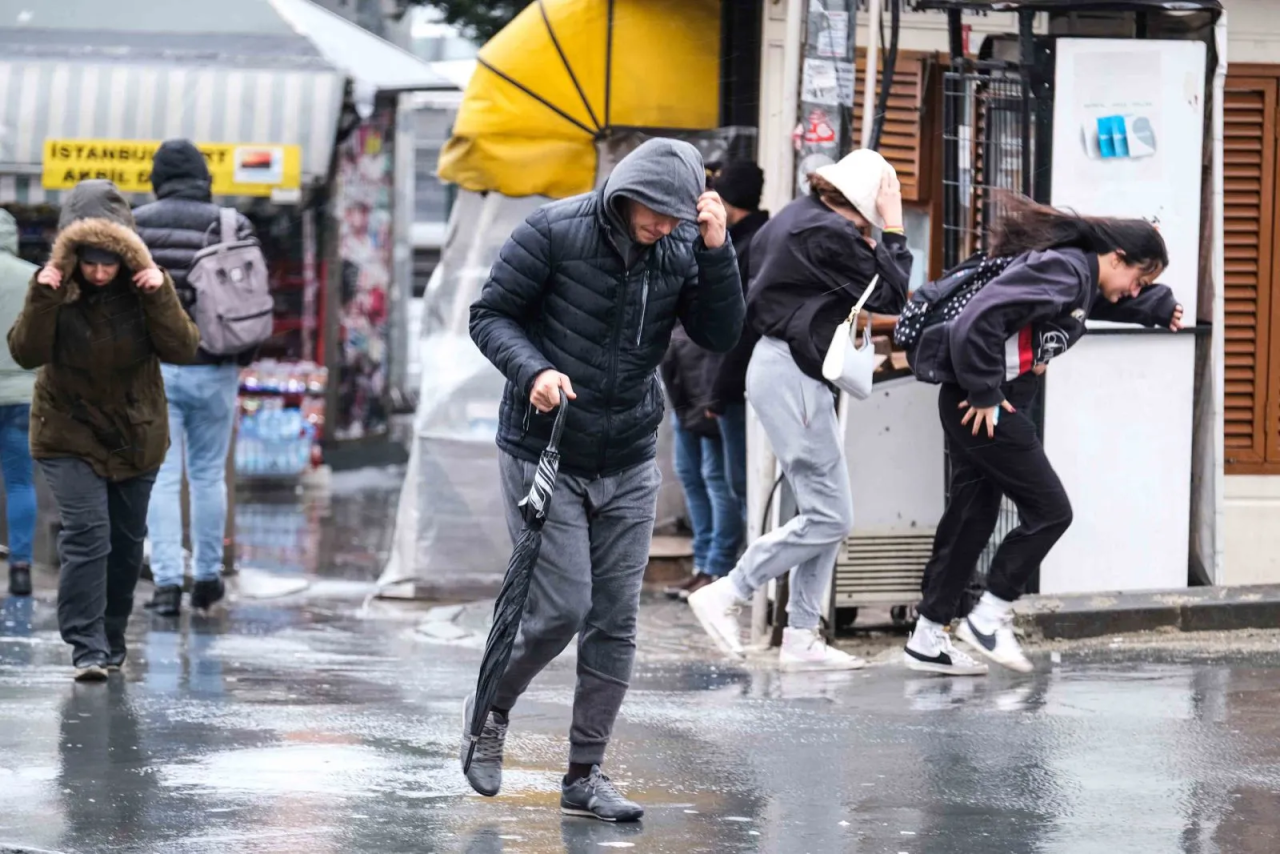 Meteoroloji’den Sakarya Dahil 33 İl İçin Sarı Kodlu Uyarı: Kuvvetli Yağış ve Fırtına Bekleniyor - Sayfa 1