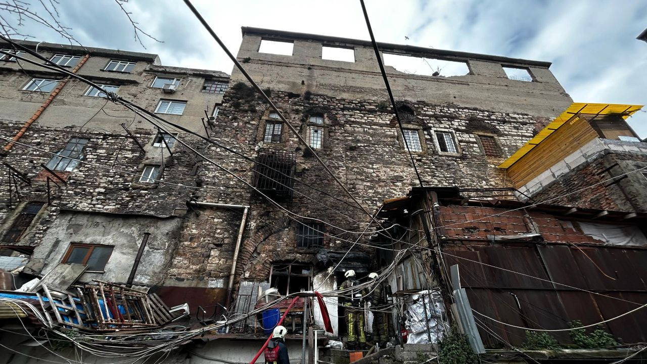 Fatih’teki 700 Yıllık Nasuriye Han’da Çıkan Yangın Korkuttu - Sayfa 2