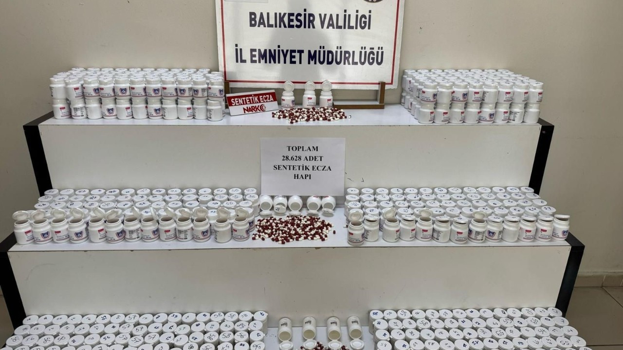 Edremit'te Zehir Tacirlerine Operasyon: 28 Bin 628 Uyuşturucu Hap Ele Geçirildi
