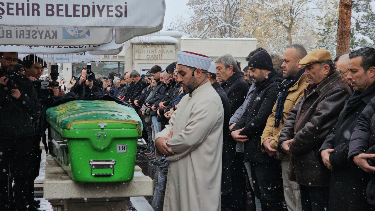 Gazeteci Oktay Ensari Son Yolculuğuna Uğurlandı