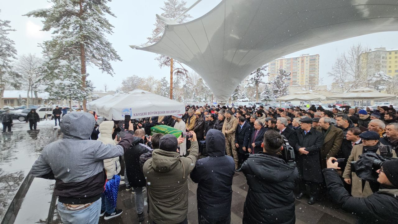 Gazeteci Oktay Ensari Son Yolculuğuna Uğurlandı - Sayfa 1