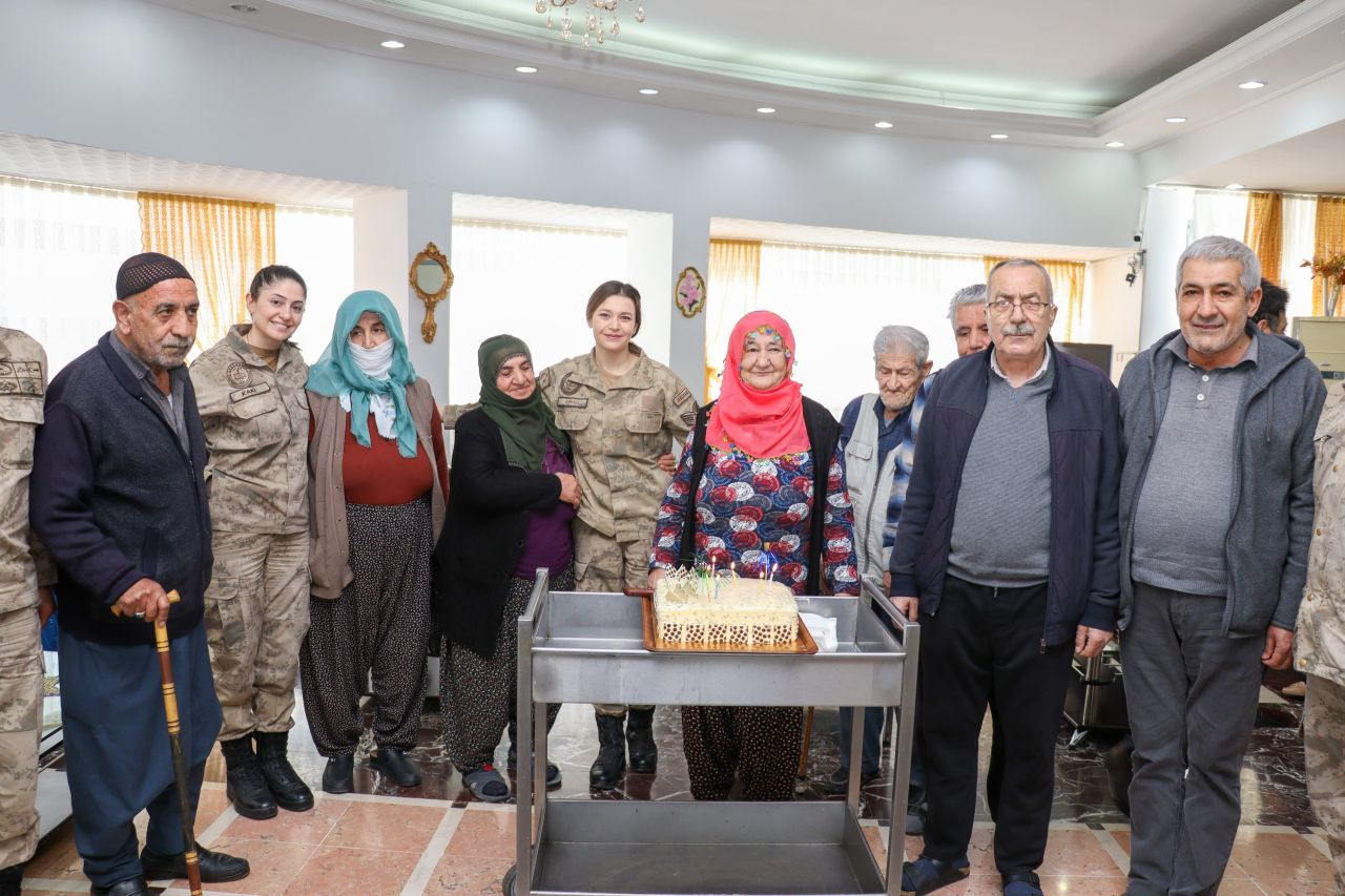 Elazığ’da Jandarma Ekipleri Huzurevi Sakinleriyle Buluştu - Sayfa 1