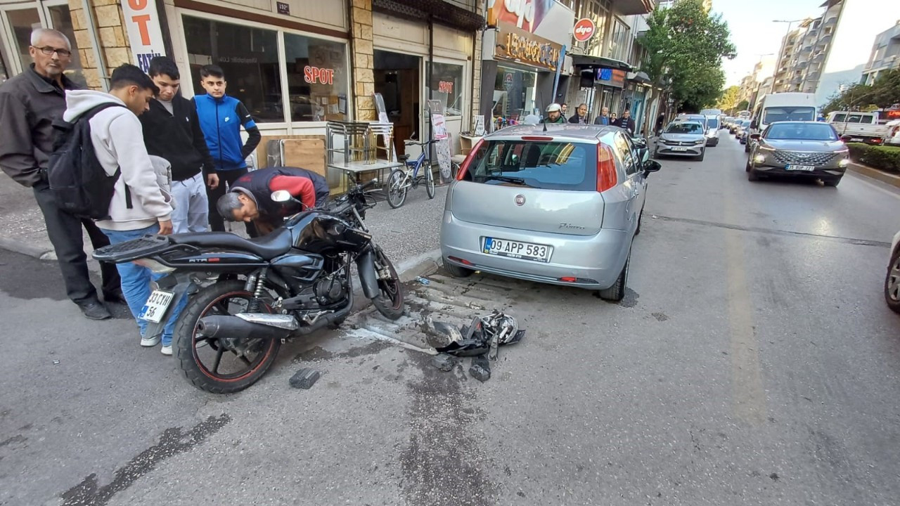 Aydın'da Motosiklet Ve Otomobil Çarpıştı: 1 Kişi Yaralandı