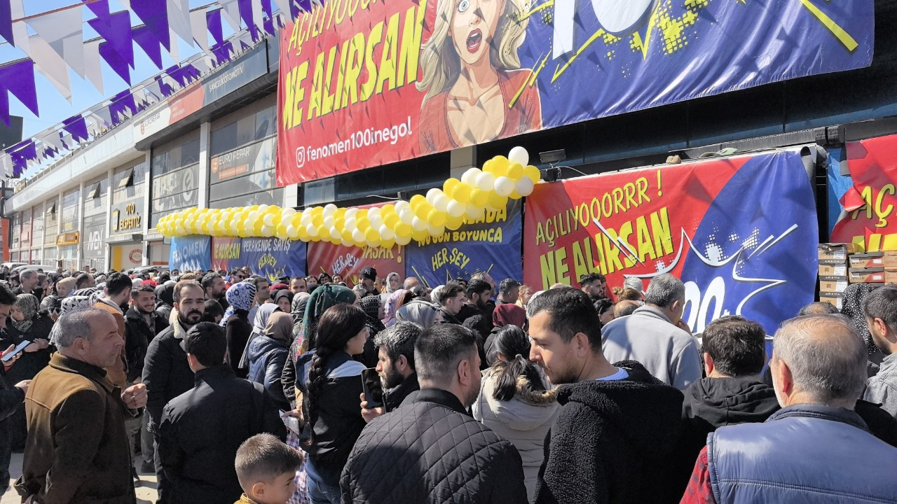 Bursa’da İndirim Mağazası Açılışında İzdiham: Vatandaşlar Birbirini Ezdi