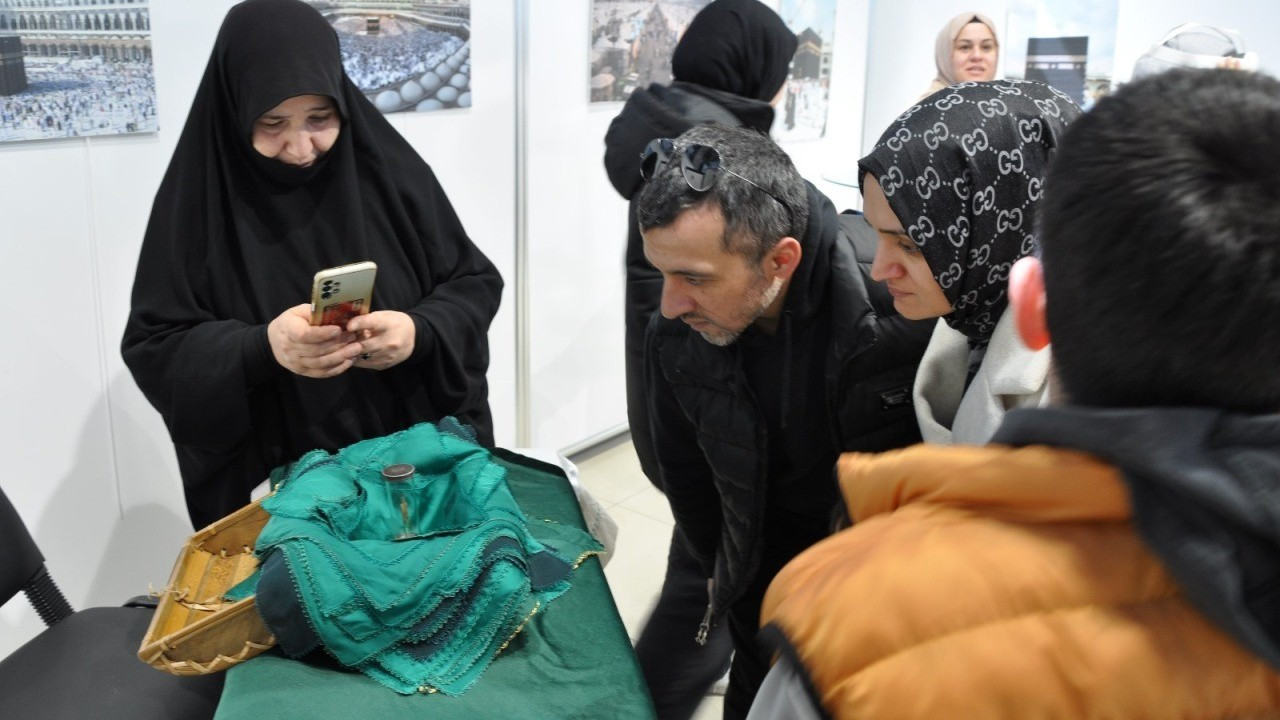 Kartepe’de Sakal-ı Şerif Ziyaretine Vatandaşlardan Yoğun İlgi