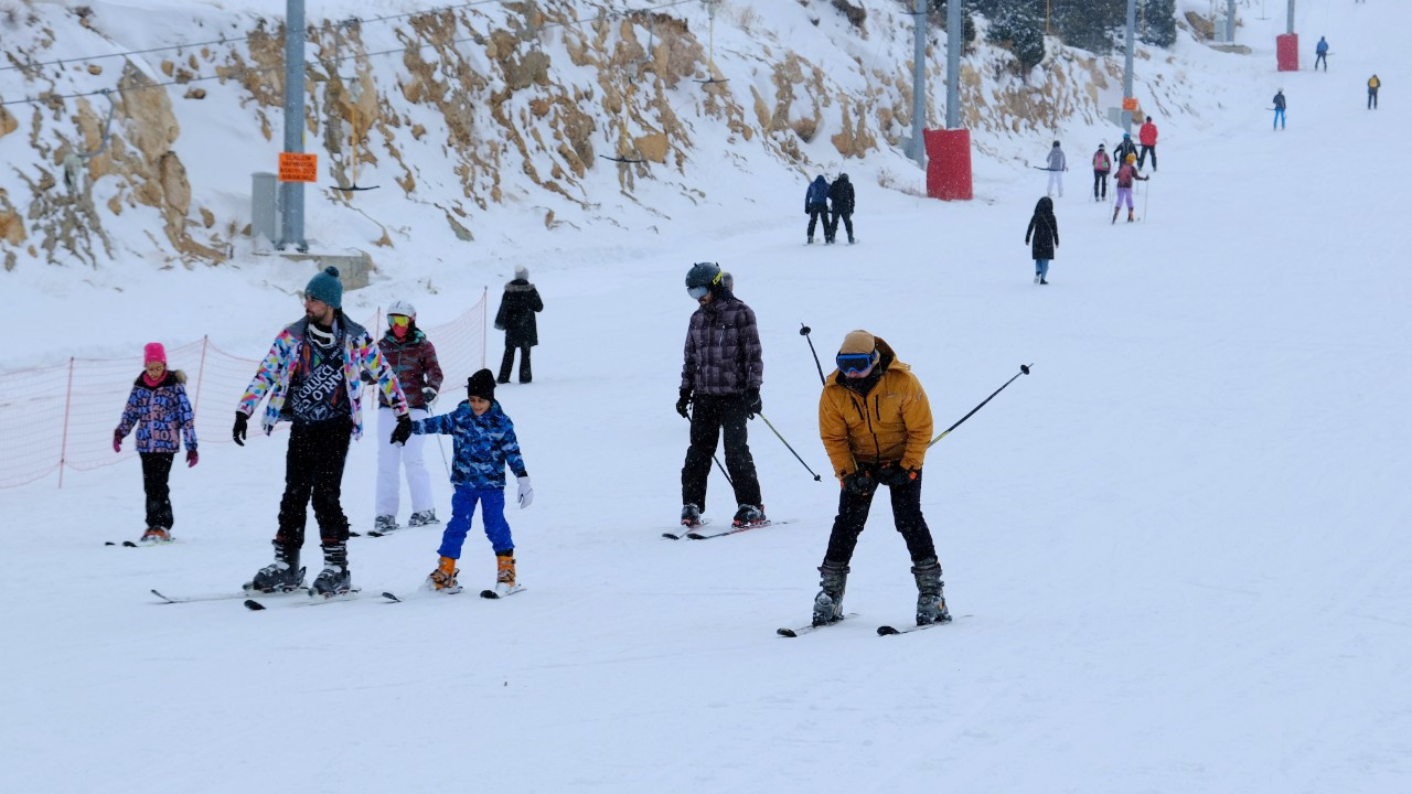 Ergan Dağı Kayak Merkezi'nde Sezon Mart Ayında Da Devam Ediyor
