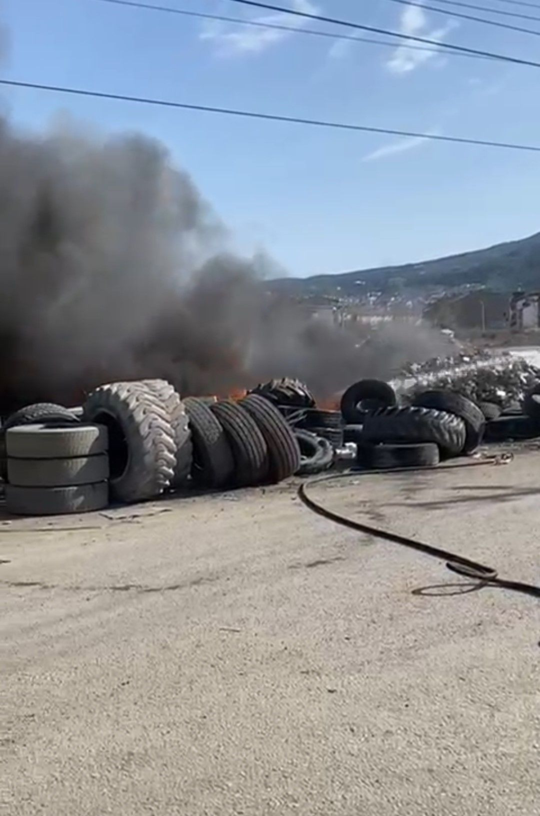 Kütahya Fatih Sanayi Sitesi'nde Lastik Yangını Paniğe Neden Oldu - Sayfa 1