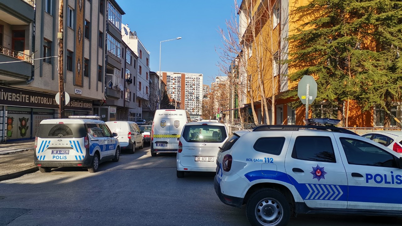 Kayseri'de Dehşet: 17 Yaşındaki Kız, Annesini Defalarca Bıçaklayarak Öldürdü