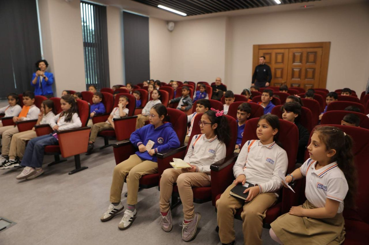 Arifiye İlkokulu Öğrencilerinden Başkan Karakullukçu'ya Ziyaret: Belediye Çalışmaları Öğrenildi! - Sayfa 6