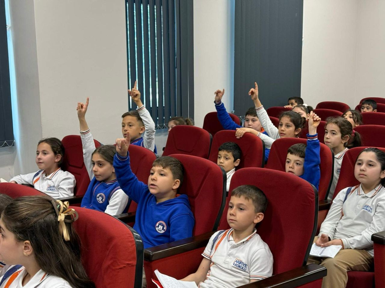 Arifiye İlkokulu Öğrencilerinden Başkan Karakullukçu'ya Ziyaret: Belediye Çalışmaları Öğrenildi! - Sayfa 7