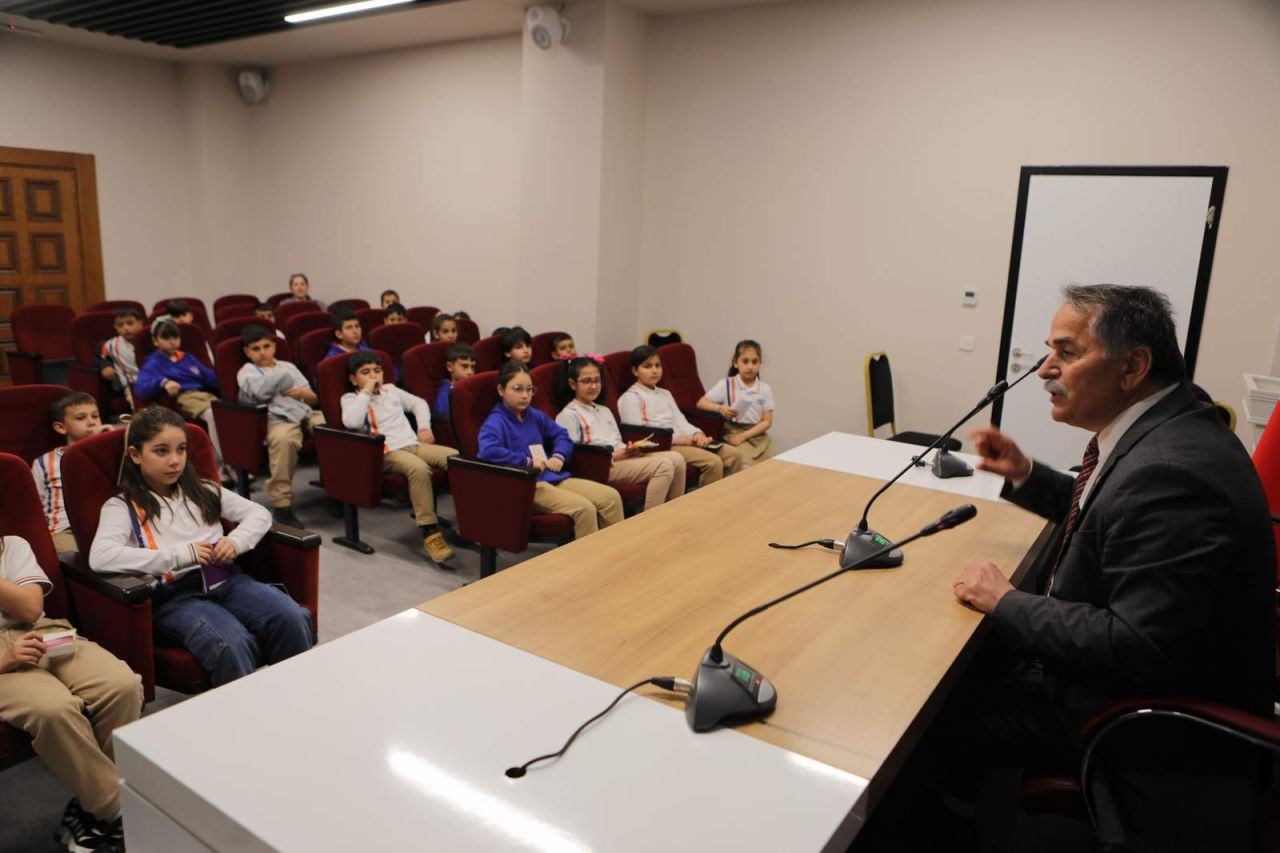 Arifiye İlkokulu Öğrencilerinden Başkan Karakullukçu'ya Ziyaret: Belediye Çalışmaları Öğrenildi! - Sayfa 5