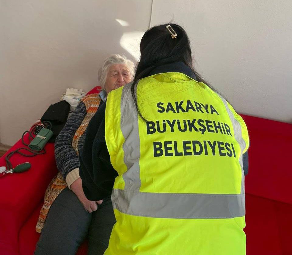 Sakarya’da YADEM Ekipleri, Yaşlılara Moral Ve Sağlık Desteği Sunuyor - Sayfa 1