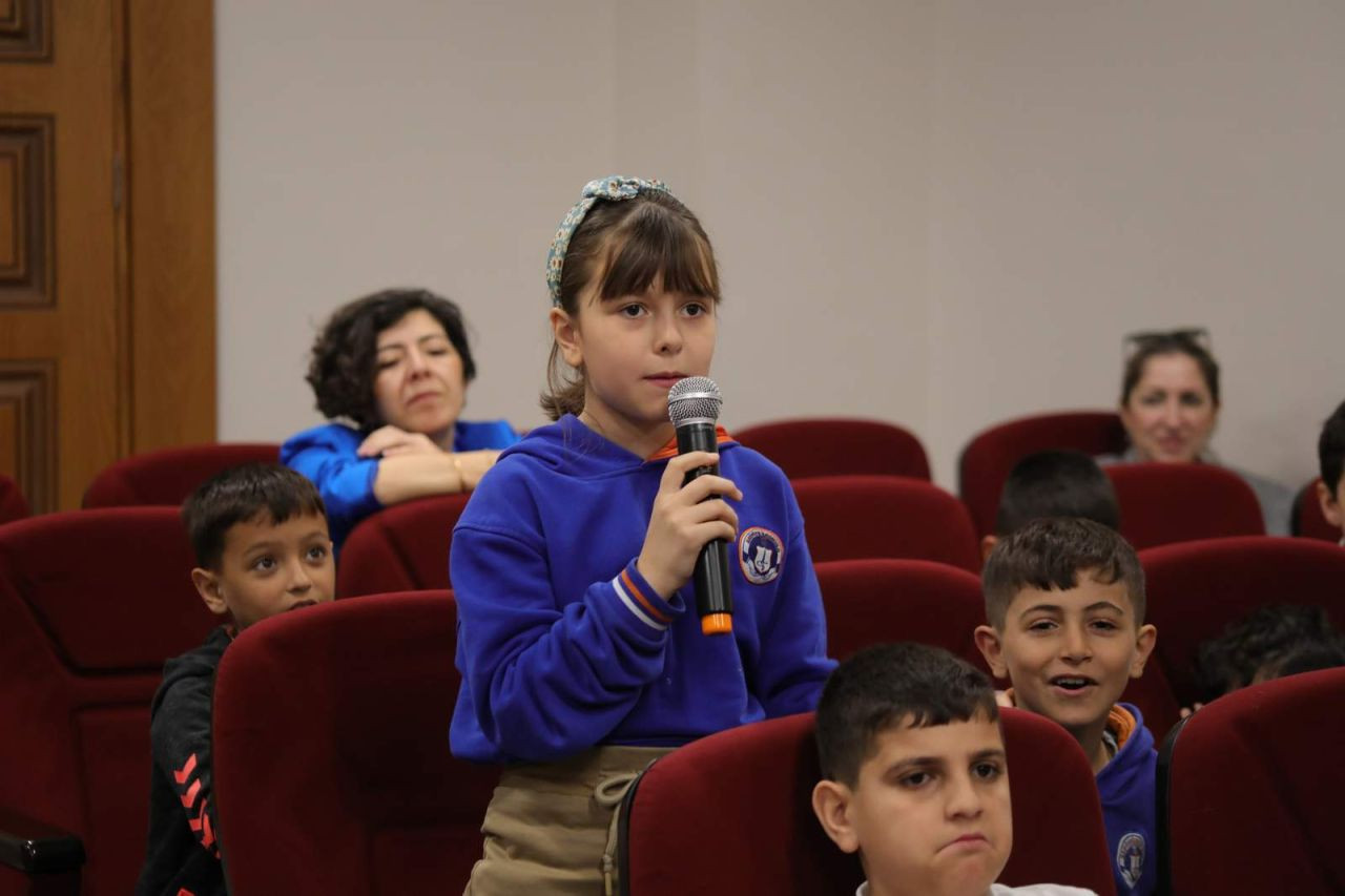 Arifiye İlkokulu Öğrencilerinden Başkan Karakullukçu'ya Ziyaret: Belediye Çalışmaları Öğrenildi! - Sayfa 1