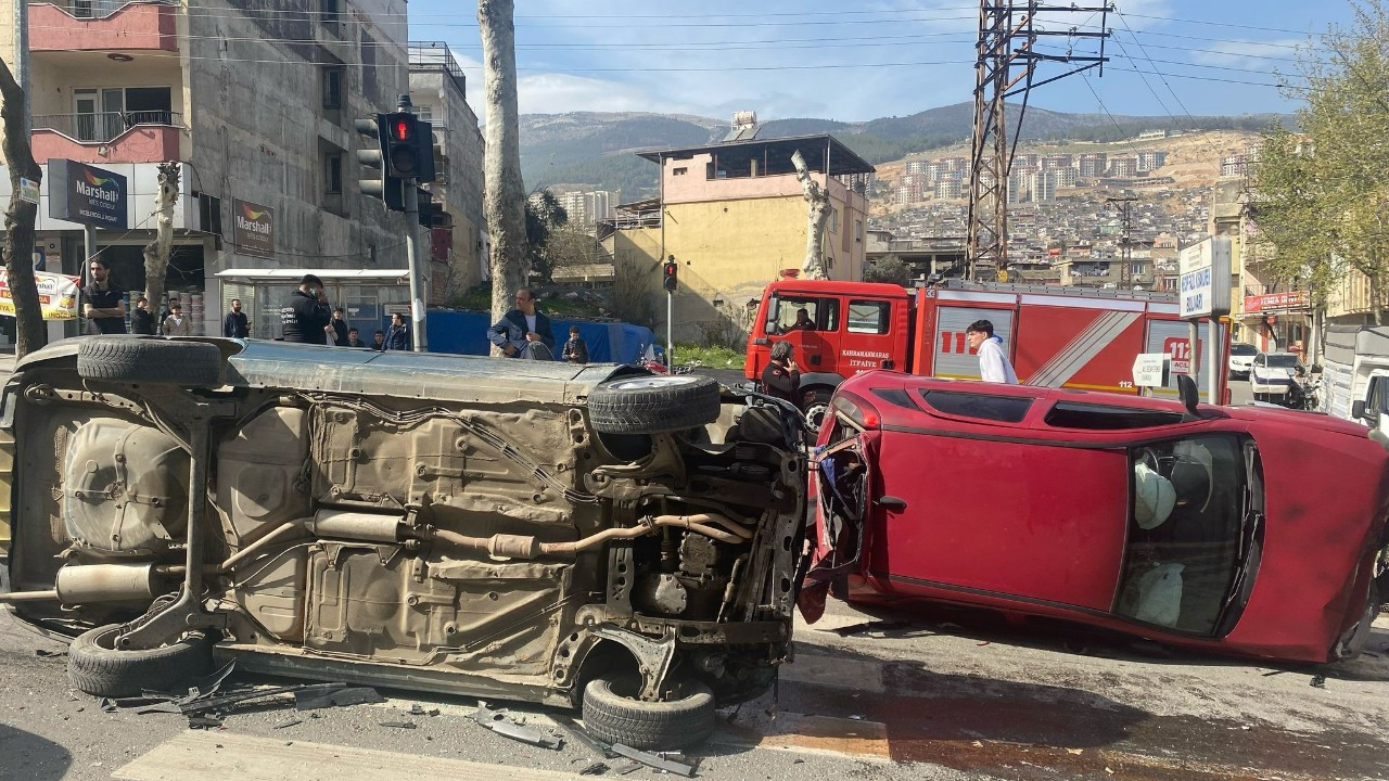 Kahramanmaraş'ta 4 Araçlı Zincirleme Kazada 3 Kişi Yaralandı