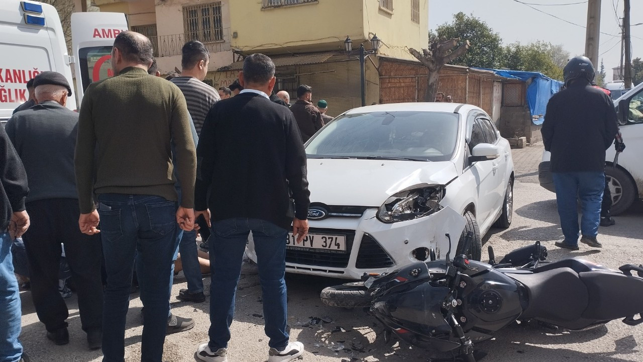 Hatay’da Otomobille Çarpışan Motosiklet Sürücüsü Yaralandı