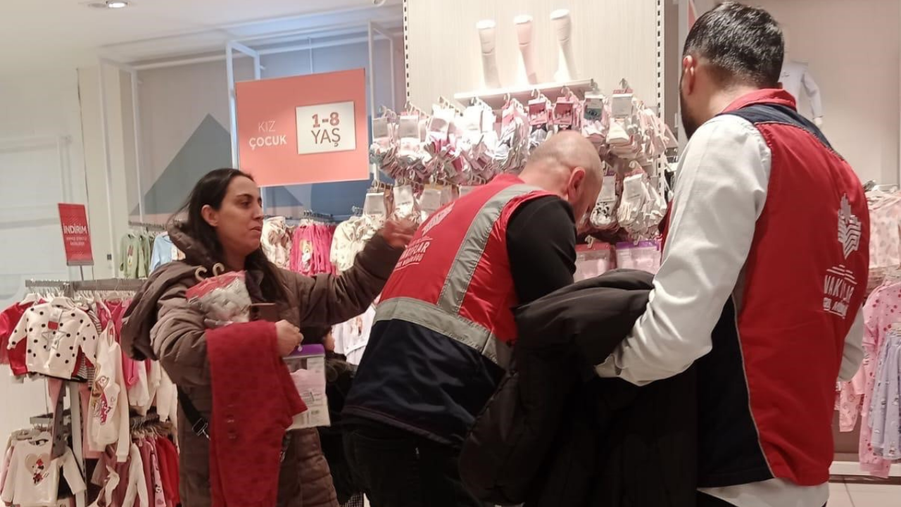 Bursa’da 776 Öksüz Ve Yetim Çocuğa Bayram Hediyesi Ulaştırıldı