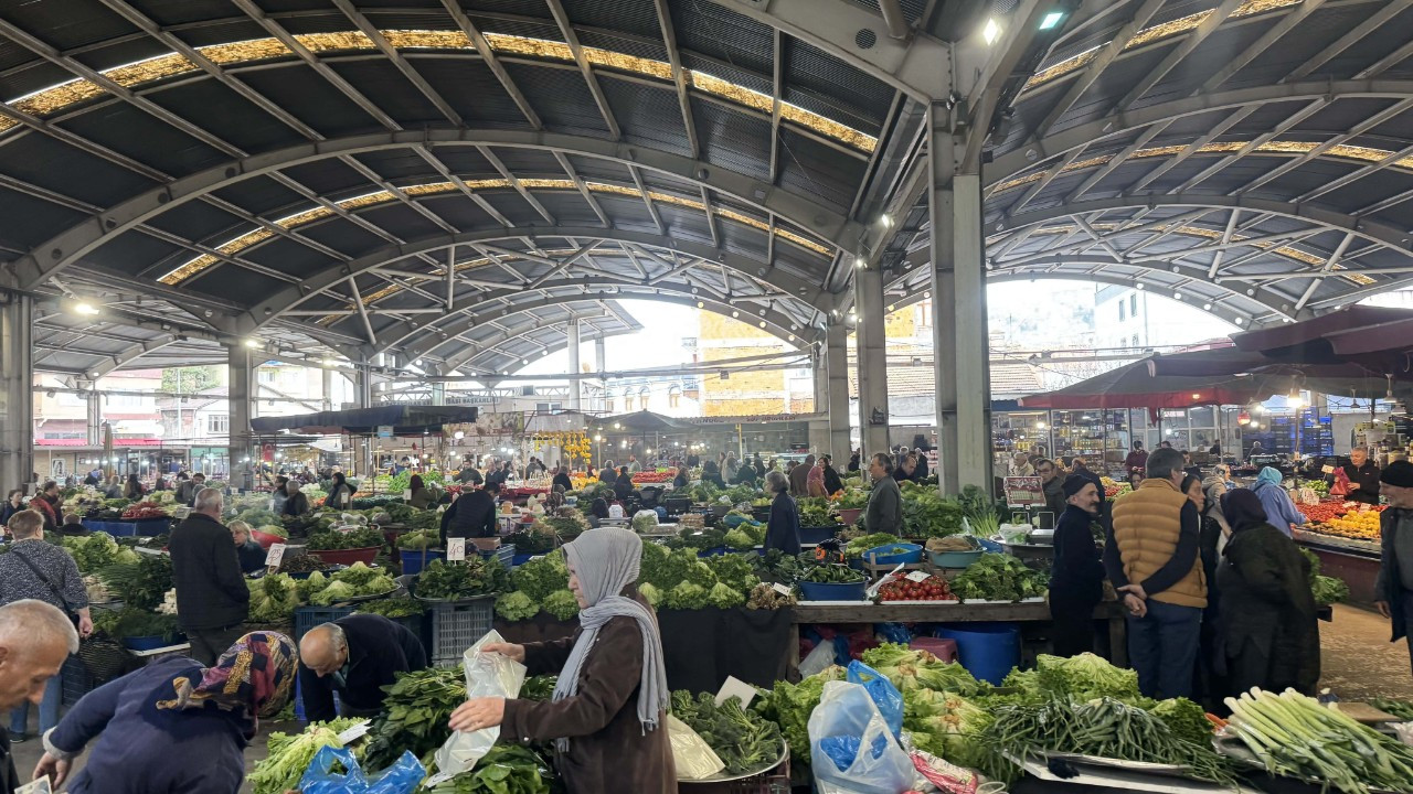 Zonguldak Halk Pazarında Fiyatlar Cep Yakıyor, Vatandaş Zorlanıyor