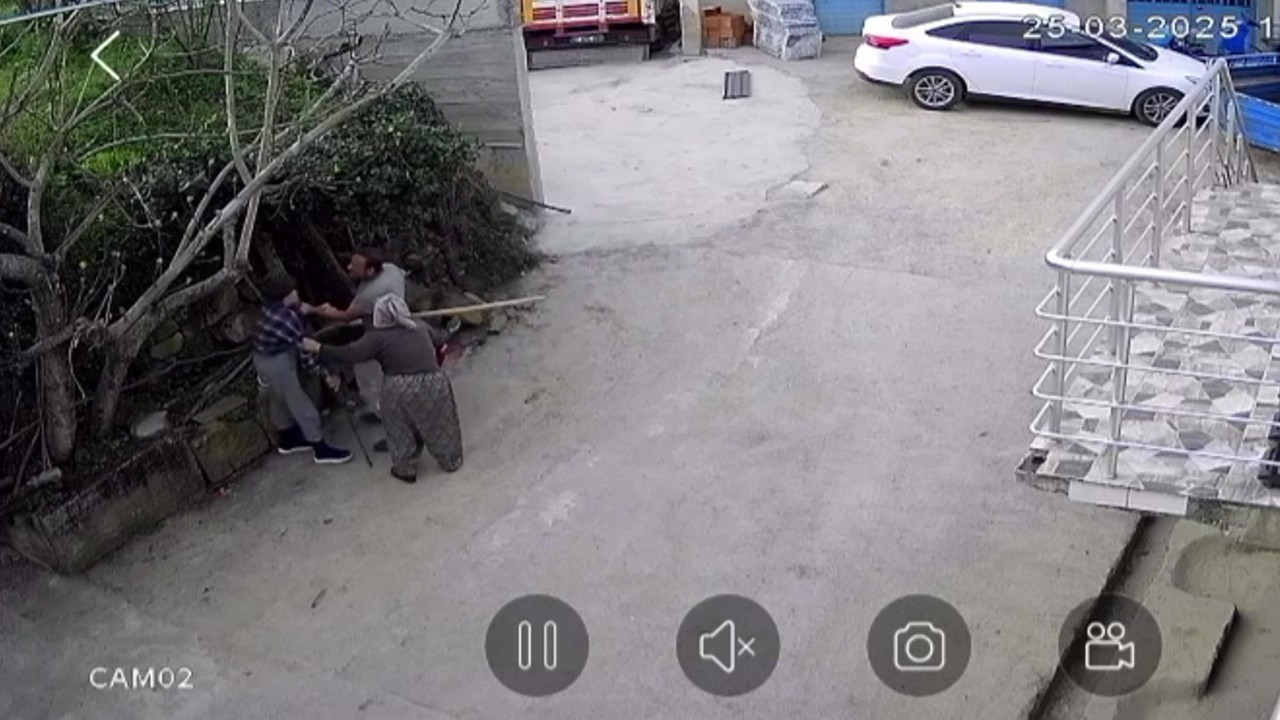 Zonguldak’ta Dayısına Kürekle Saldırdı, O Anlar Kamerada