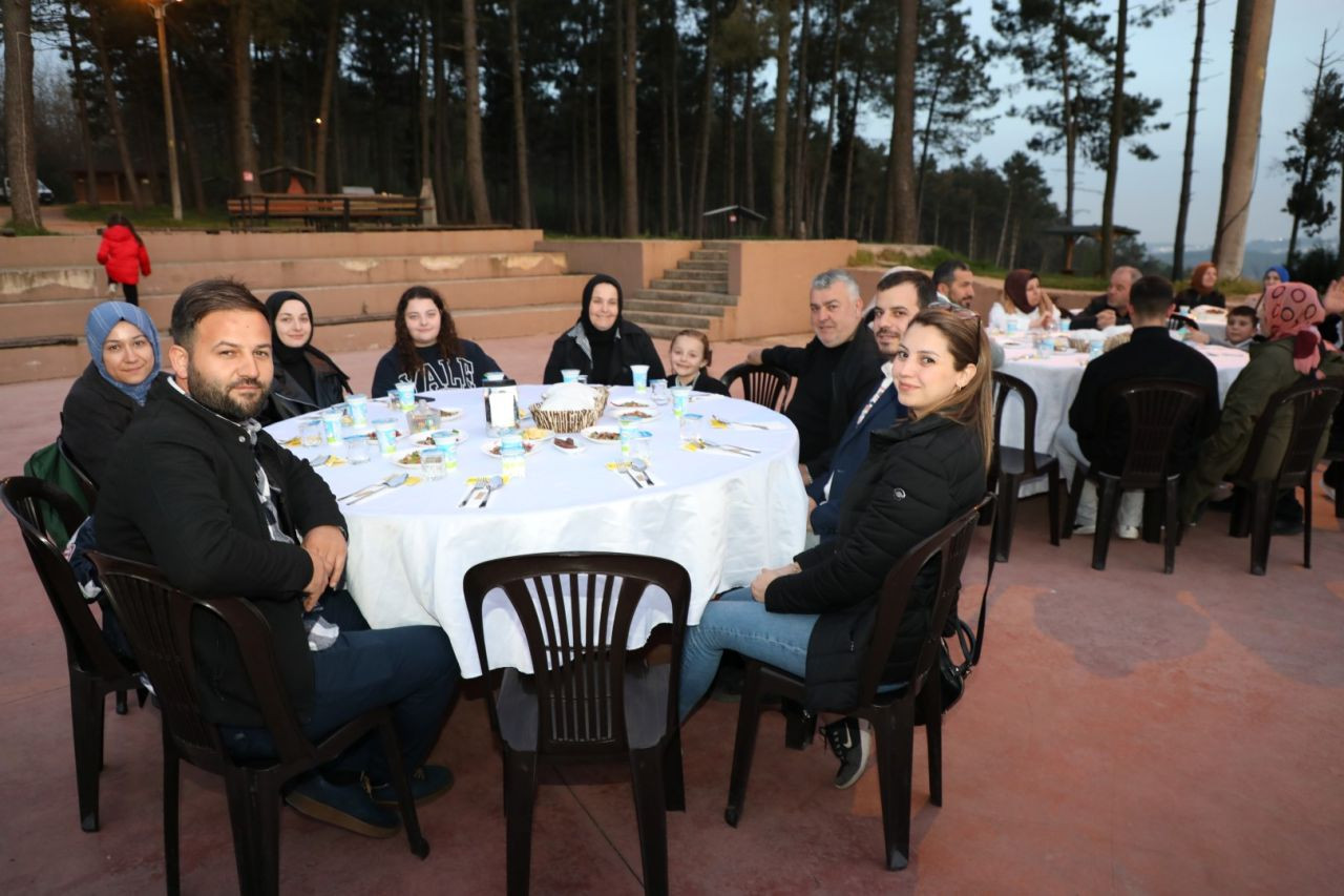 Ferizli Belediyesi'nde Bayram Coşkusu! Başkan Ata Personelle İftar Yaptı - Sayfa 8