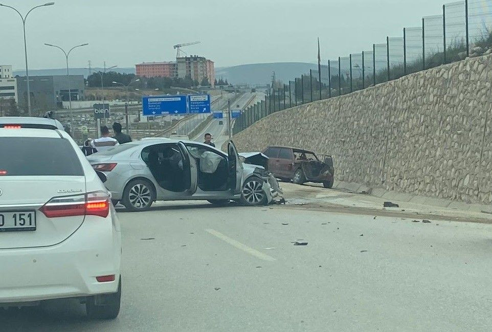 Bilecik’te İki Otomobil Çarpıştı: 4 Kişi Yaralandı - Sayfa 2