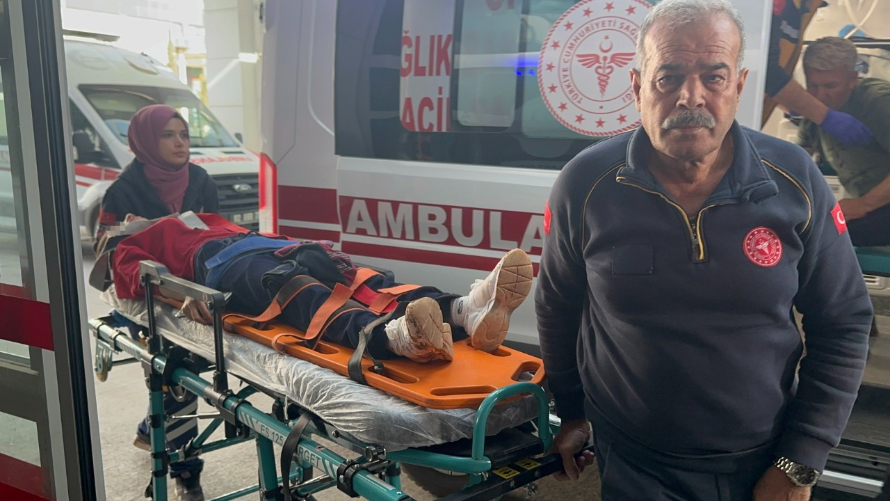 Adıyaman’da Hafif Ticari Araç Şarampole Yuvarlandı: 5 Yaralı