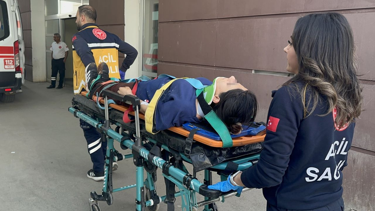 Adıyaman’da Hafif Ticari Araç Şarampole Yuvarlandı: 5 Yaralı - Sayfa 2