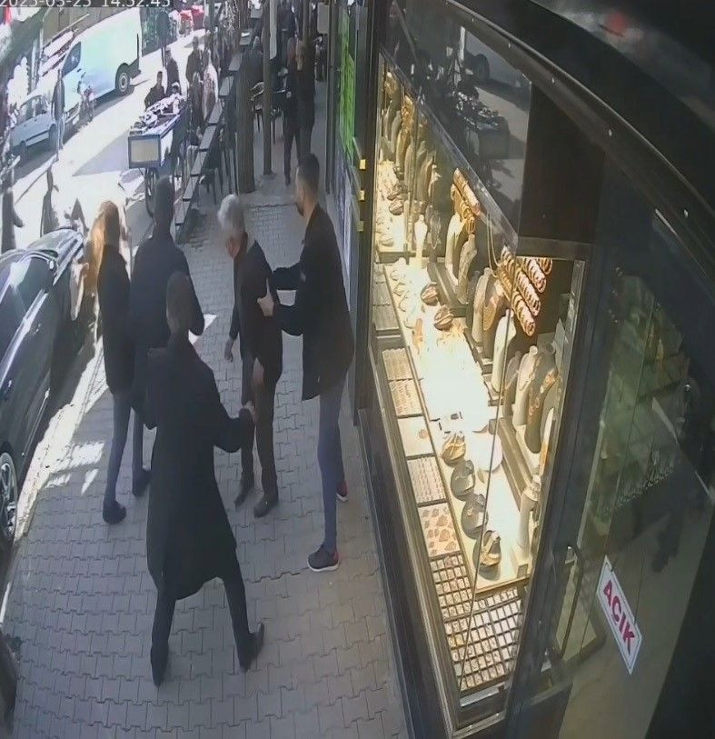 Muş’ta Kaçan İnek Çarşıyı Birbirine Kattı, O Anlar Kamerada - Sayfa 2