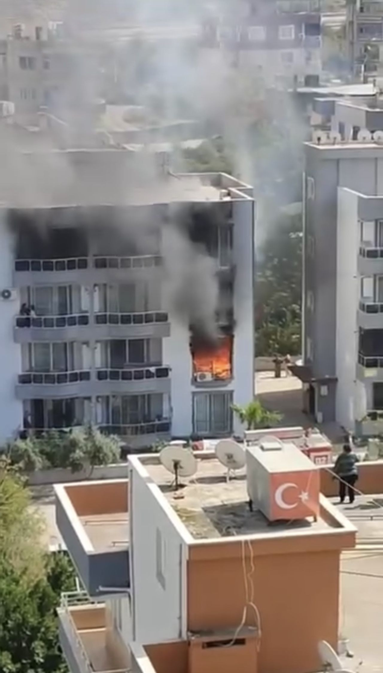 Hatay’da Apartman Dairesinde Yangın: Baba ve Oğlu Yaralandı - Sayfa 2