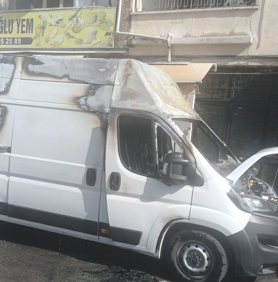 Mersin'de Park Halindeki Araç Alev Topuna Döndü - Sayfa 2