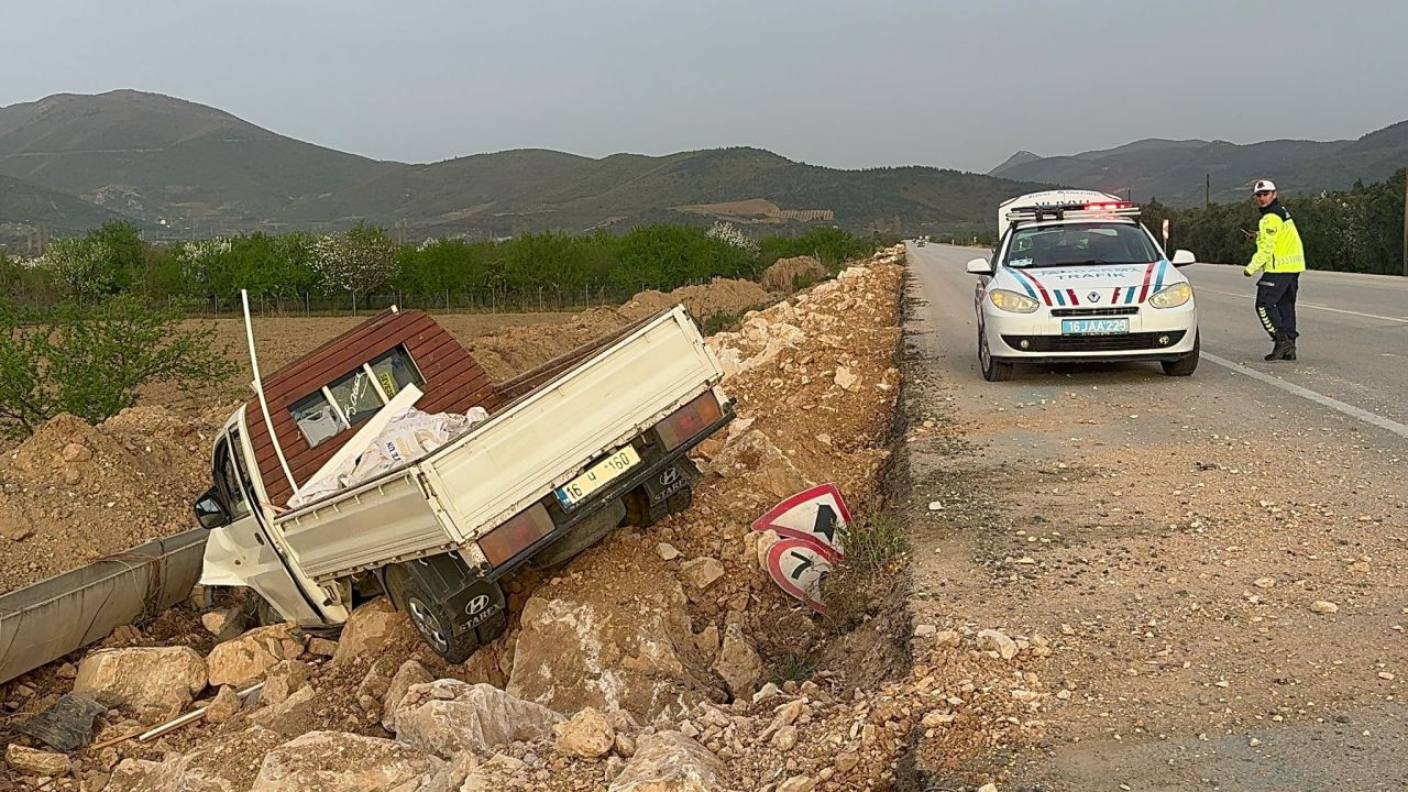 Bursa’da Kamyonet Şarampole Uçtu: Sürücü Yaralı - Sayfa 3