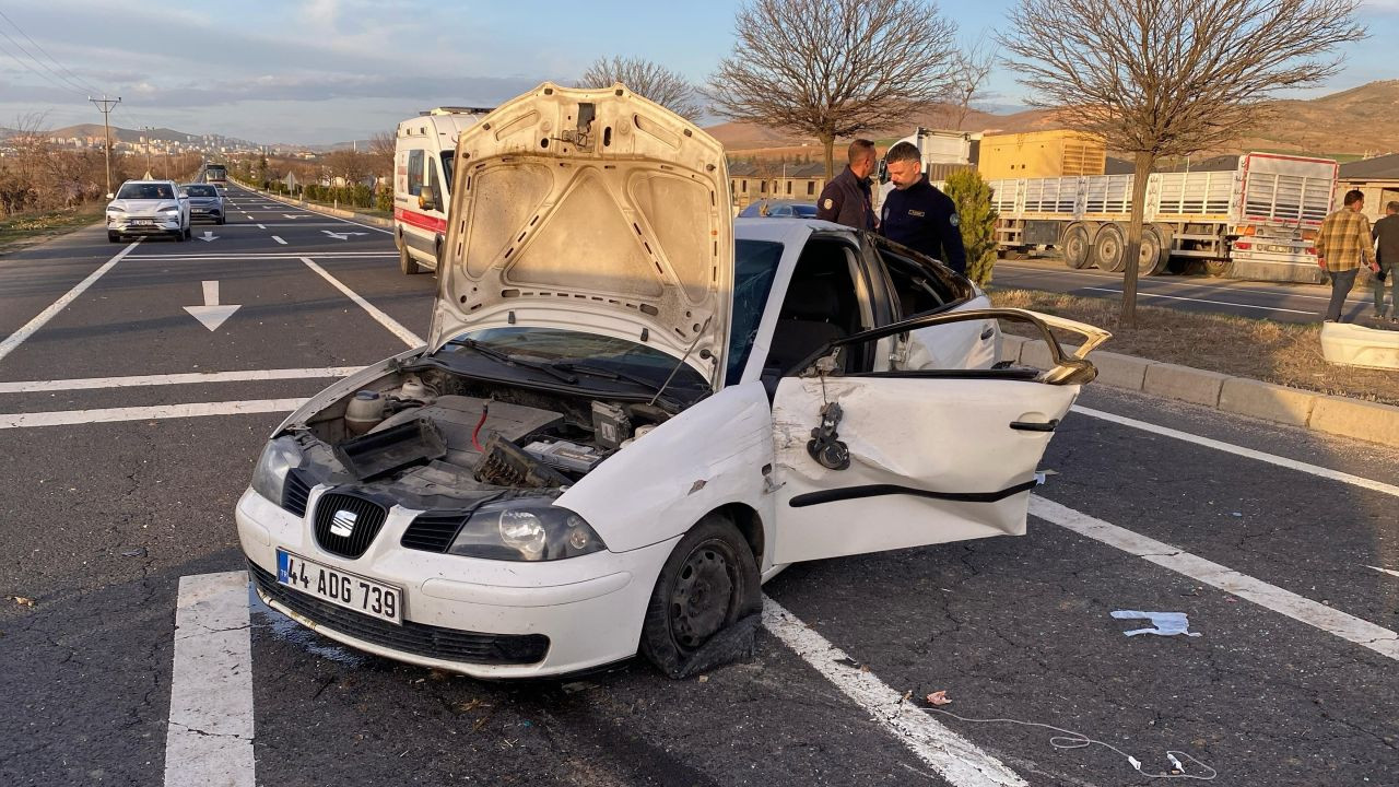 Elazığ’da Kontrolden Çıkan Otomobil Takla Attı: Facia Kıl Payı Atlatıldı - Sayfa 1