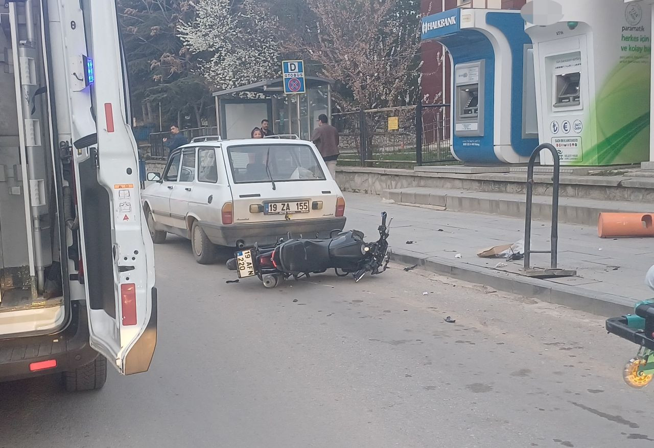 Çorum’da Otomobil İle Motosiklet Çarpıştı: 20 Yaşındaki Sürücü Yaralandı - Sayfa 1